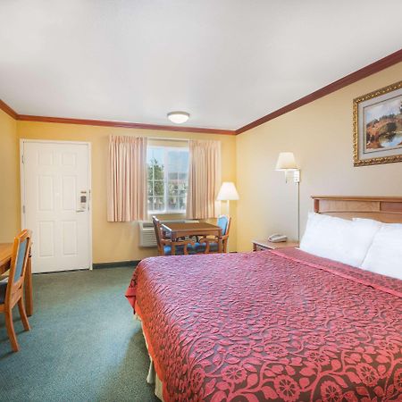 Days Inn By Wyndham King City Buitenkant foto