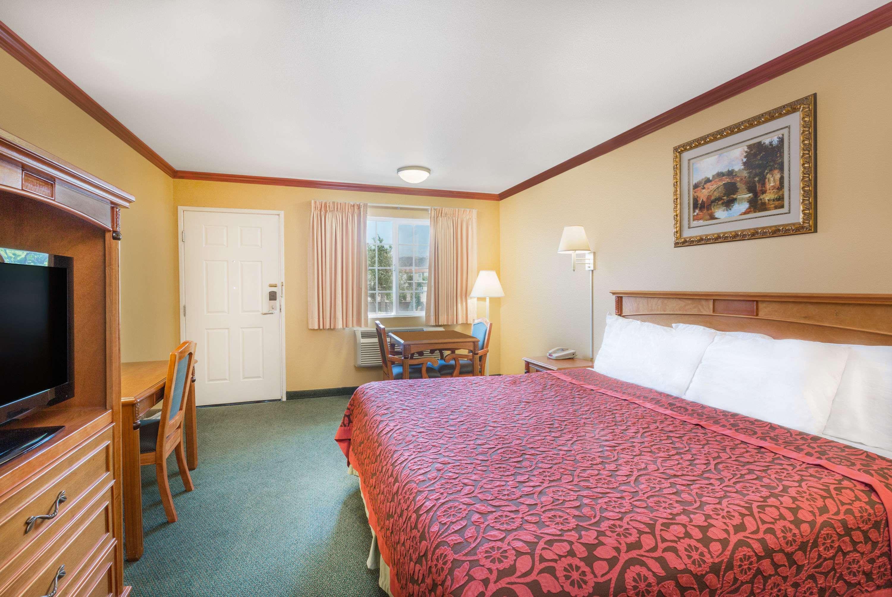 Days Inn By Wyndham King City Buitenkant foto
