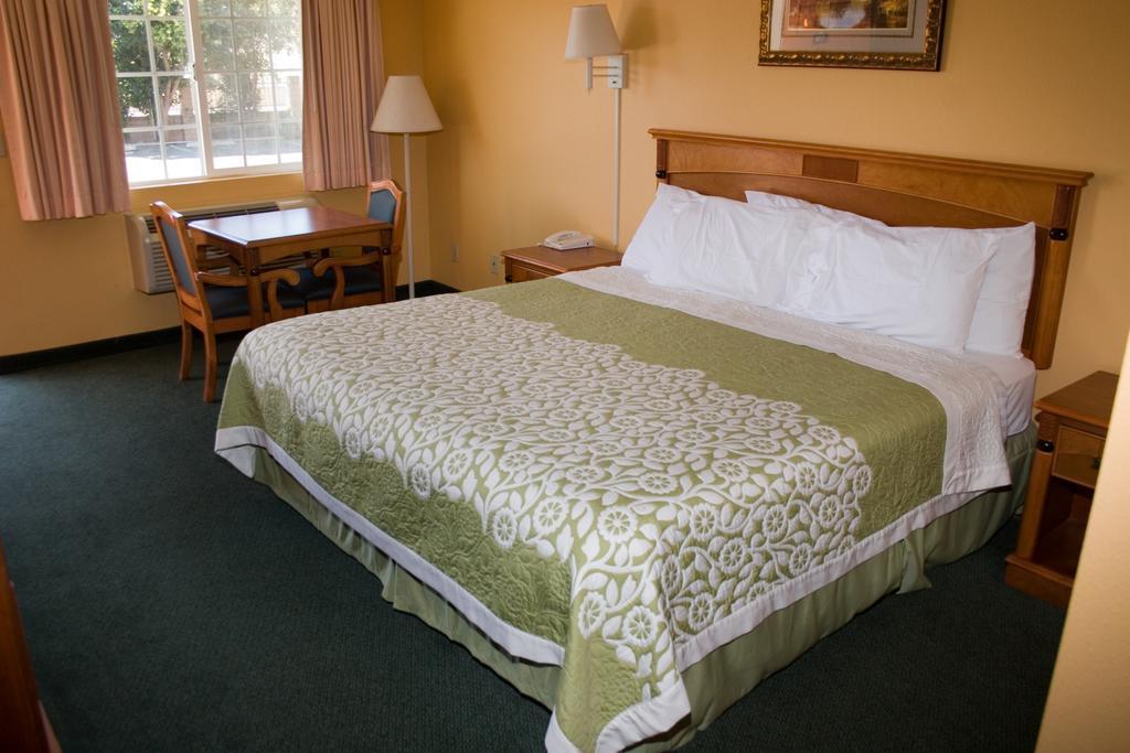 Days Inn By Wyndham King City Buitenkant foto