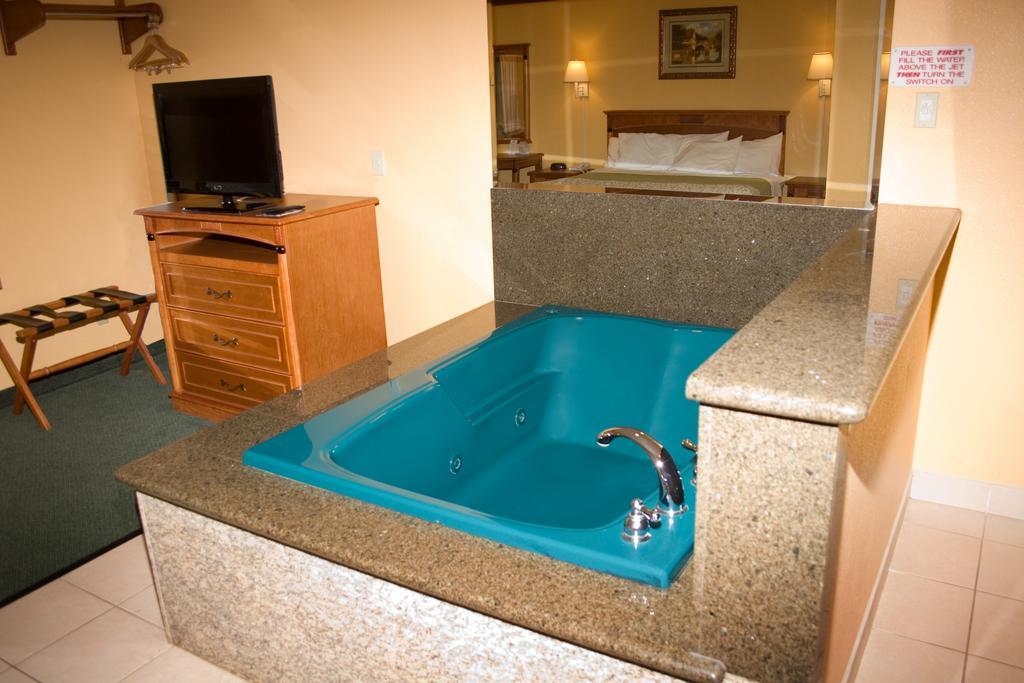 Days Inn By Wyndham King City Buitenkant foto